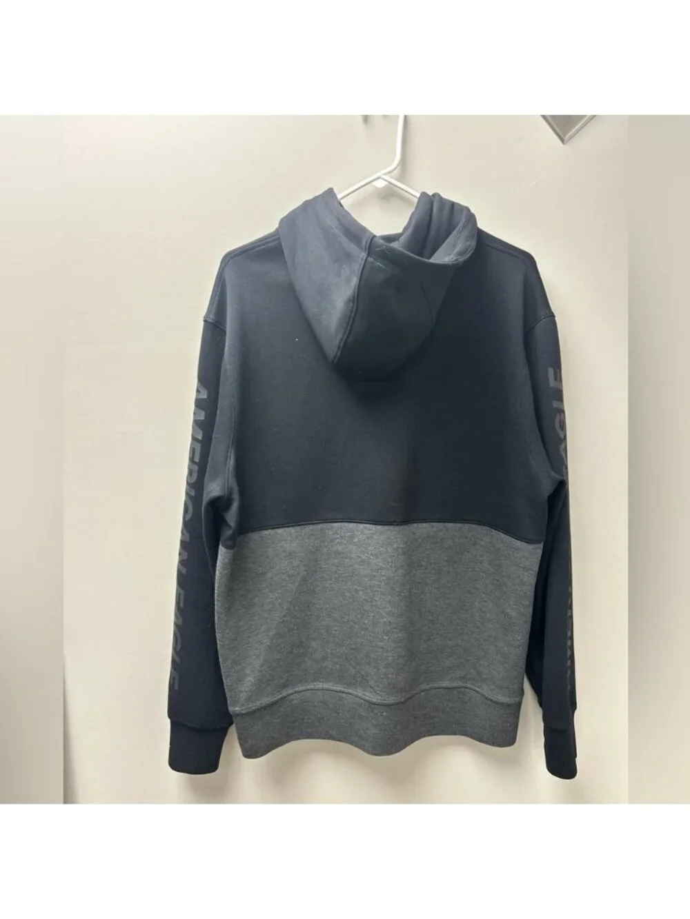 American Eagle Men’s‎ Black and Grey Active Flex Pullover Hoodie